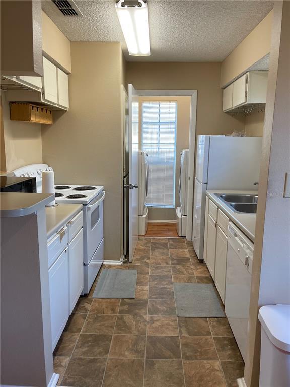 Building Photo - 8756 Mallard Reserve Dr