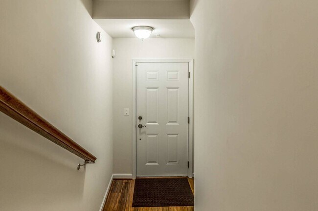 Building Photo - 3-bedroom, 2.5-bathroom condo with a great open-concept main level.