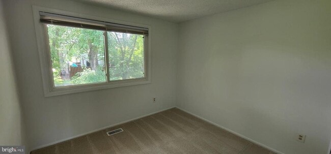 Building Photo - 19 Wedgedale Dr