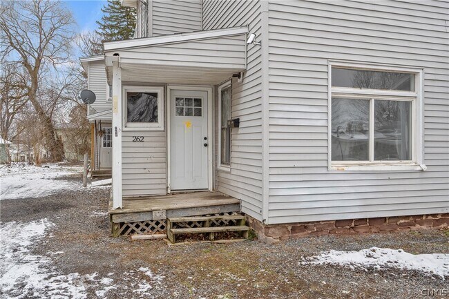 Building Photo - 262 W 4th St S