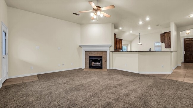 Building Photo - 2224 Crestridge Dr