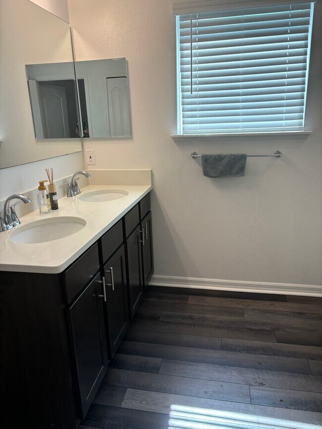 Building Photo - 2816 Westwood Ave