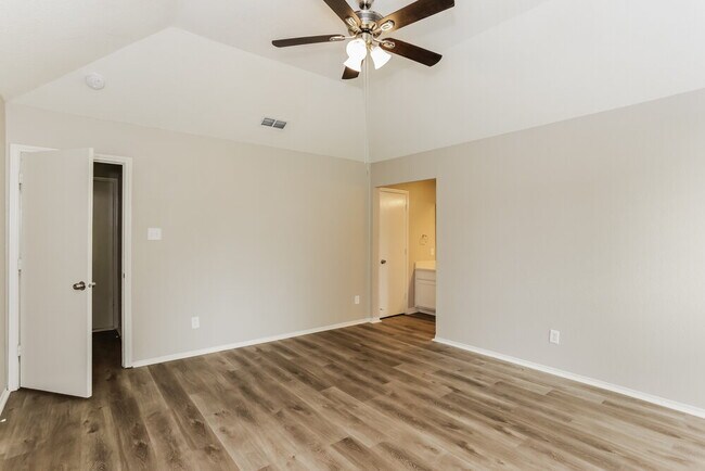Building Photo - 6221 Valley Forge Ct