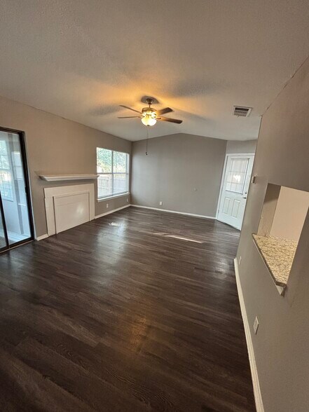 Spacious living room with natural light - 4122 Alaskian Sunrise