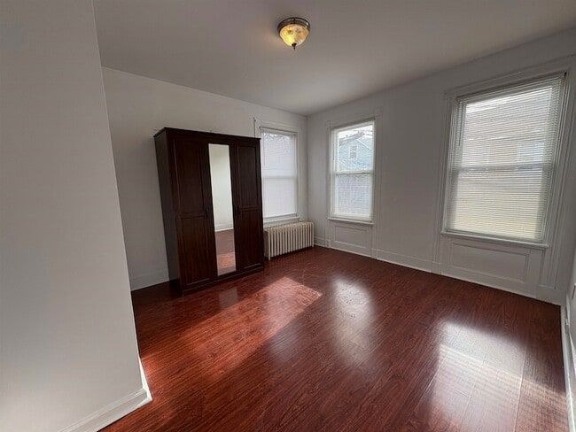 Building Photo - 814 28th St