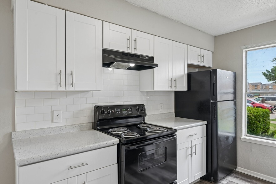 Building Photo - Monarch Pass