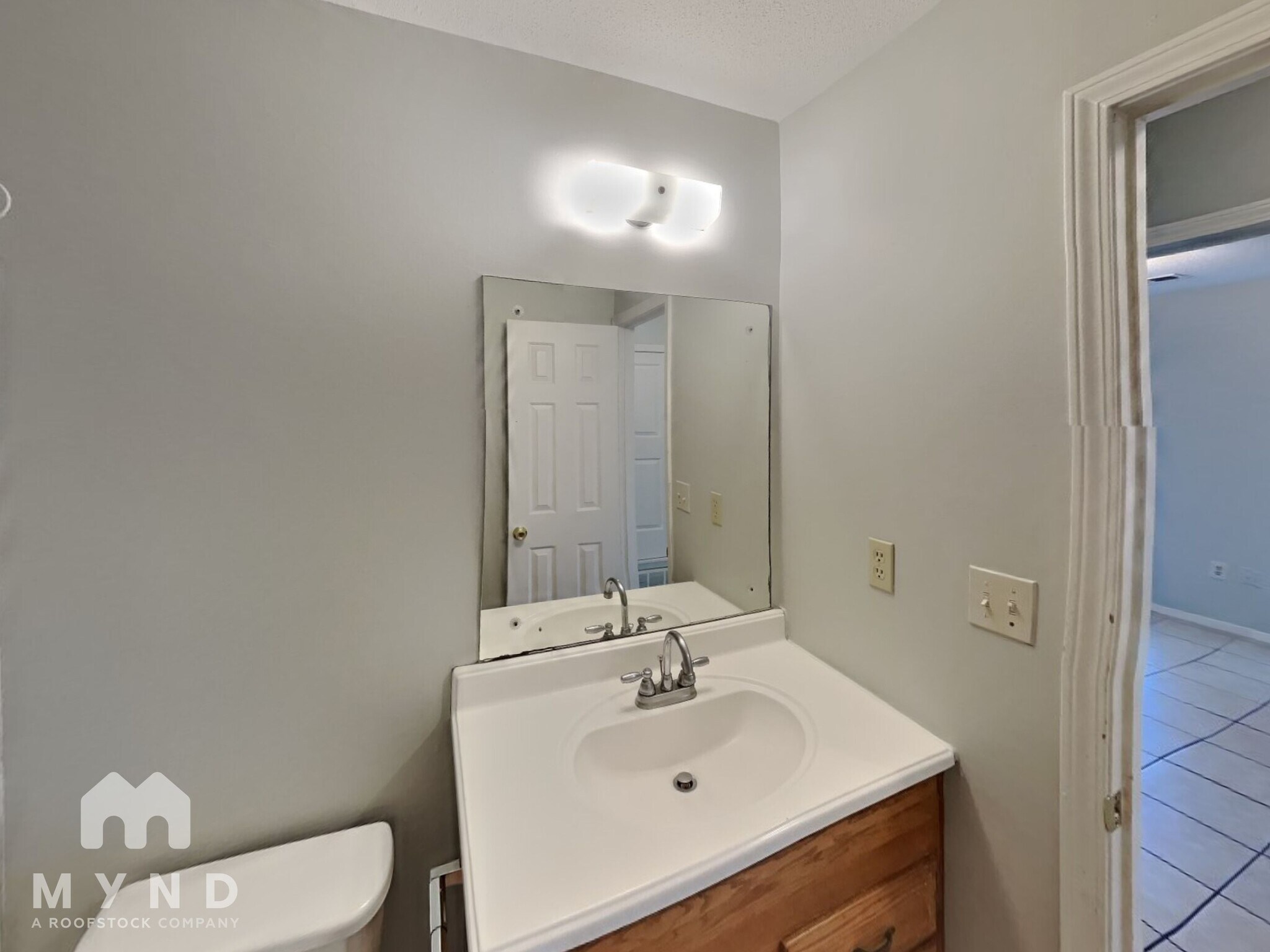 Building Photo - 3405 Laurelwood Dr