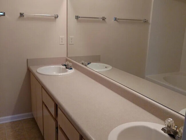 Building Photo - 96 W Daryl Dr