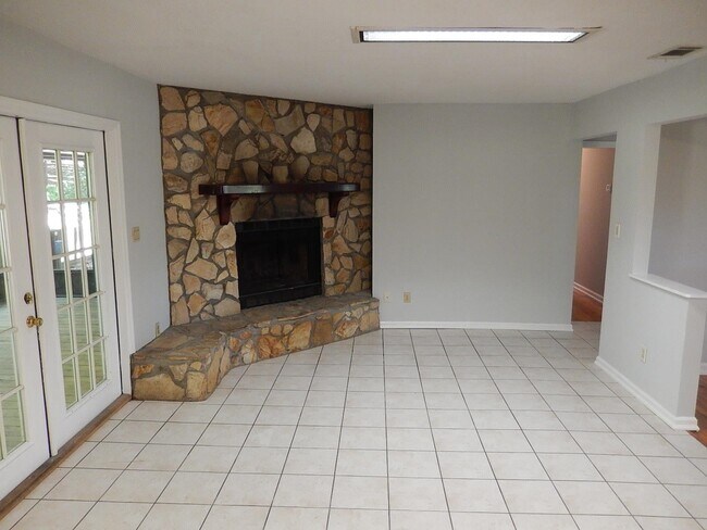 Building Photo - 1903 Skyland Dr