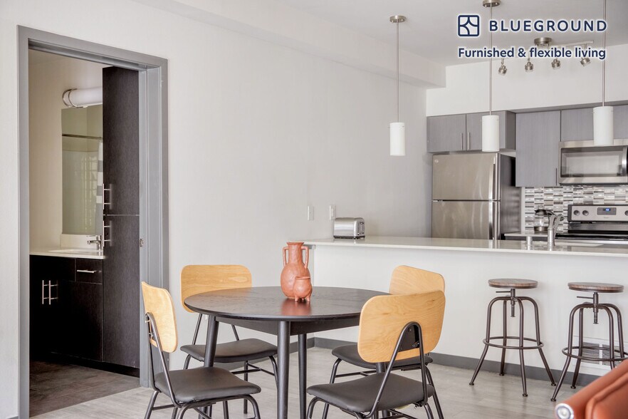 Building Photo - 15511 NE 22 Pl