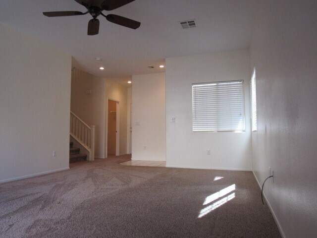 Building Photo - Great 2 Story Townhome in Gated Community!