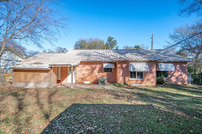 Building Photo - 175 E Elm St