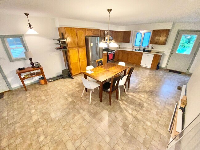 Building Photo - 2 Bedroom Home in Burlington VT Available ...