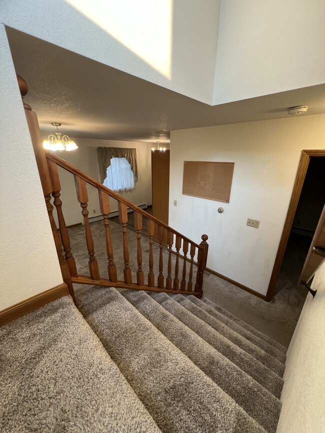 Building Photo - 201 W Geyser St