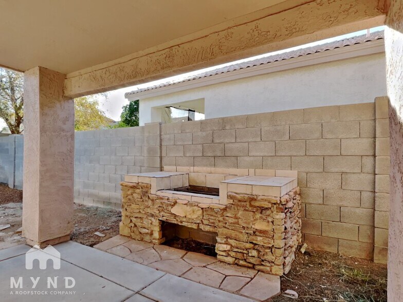 Building Photo - 5651 S 11th Dr