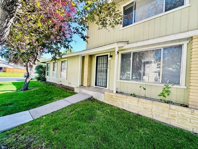 Building Photo - 845 Ridgewood Dr