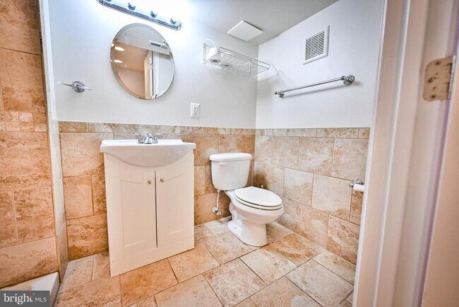 Building Photo - 263 S Ellwood Ave