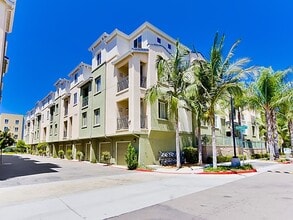 Building Photo - Spectrum Center, 2 Bed | 2 Bath Single Lev...