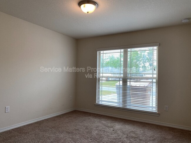 Building Photo - 5652 Peach Dr