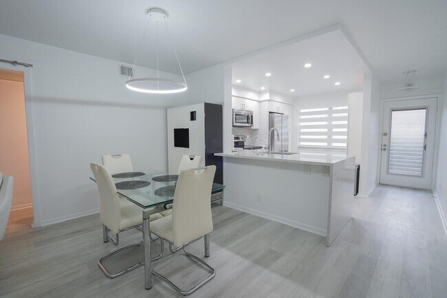 Building Photo - 3201 Portofino Point