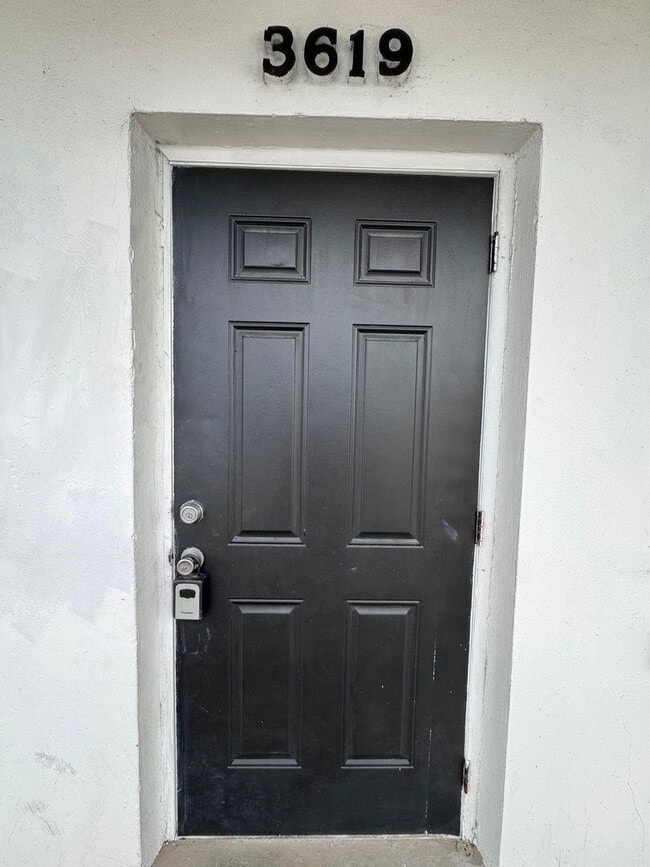 Building Photo - 3611 N Dixie Hwy