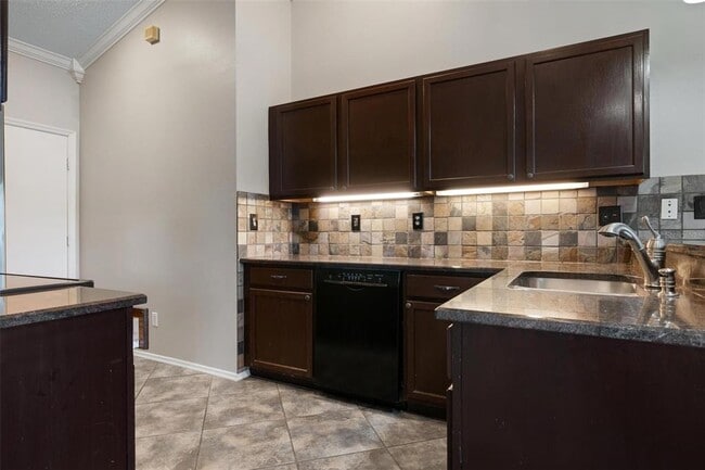 Building Photo - 11118 3rd Ave E