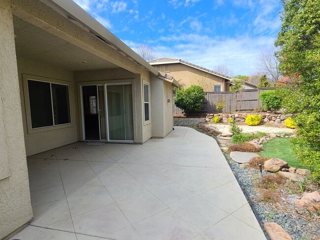 Building Photo - Incredible Four Bedroom Two Bathroom Home in Serrano Village