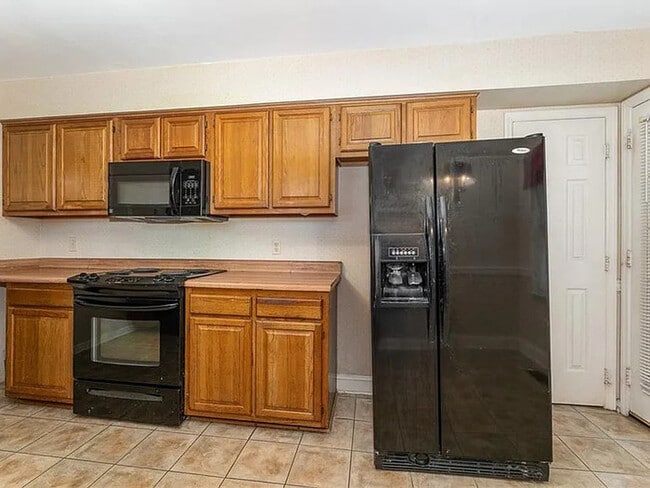 Building Photo - Earn Wealth While Leasing - Like a Homeown...