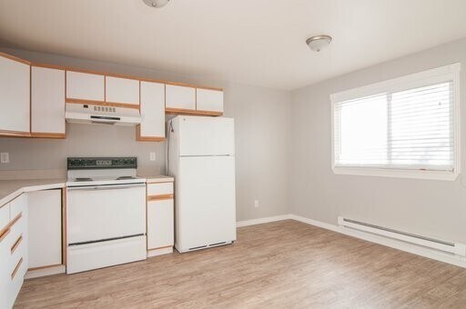 Building Photo - Remodeled 2 Bed 1 Bath! Close to freeway, ...