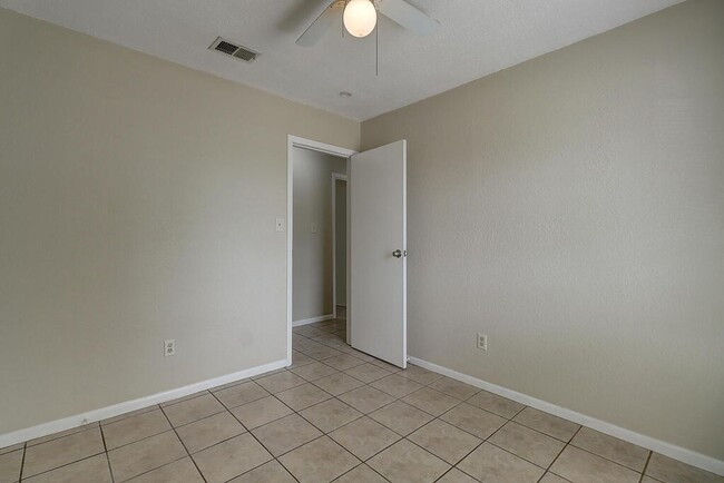 Building Photo - 5225 Bonham St