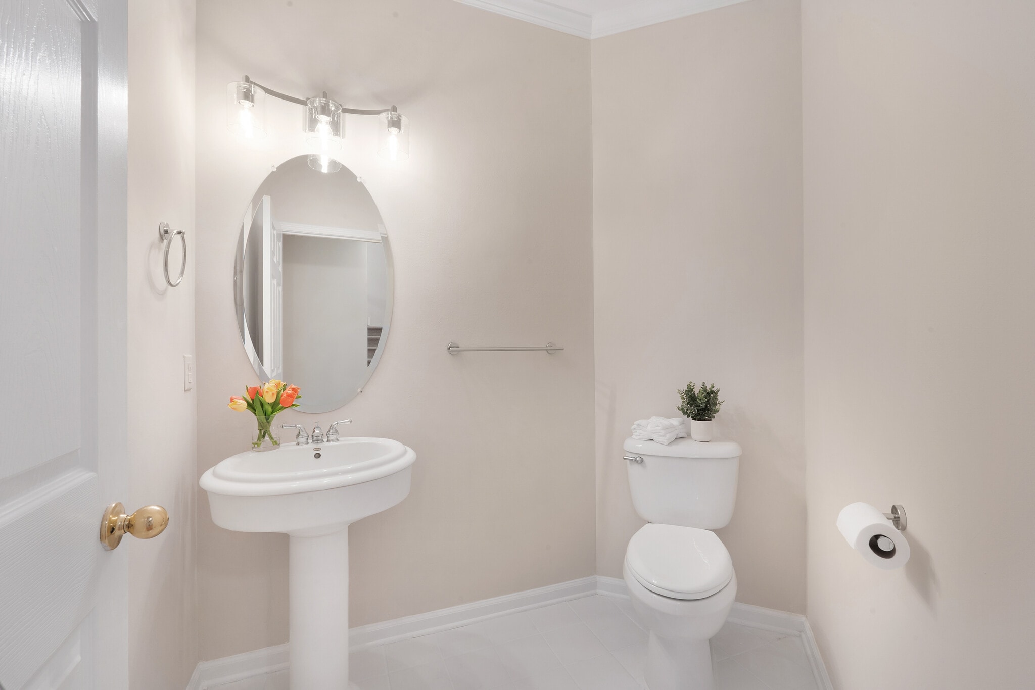 Powder Room - 64 Henning Ter