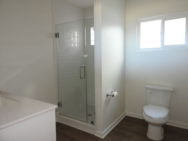 Building Photo - WOW views from this classic 3 bed 2 bath home