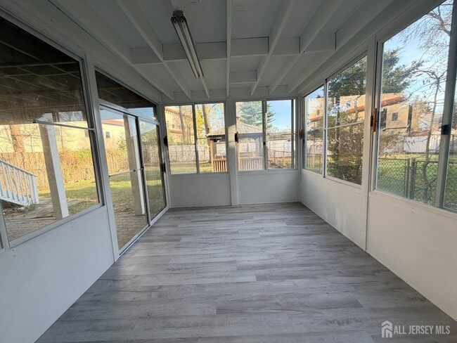 Building Photo - 2460 Woodbridge Ave