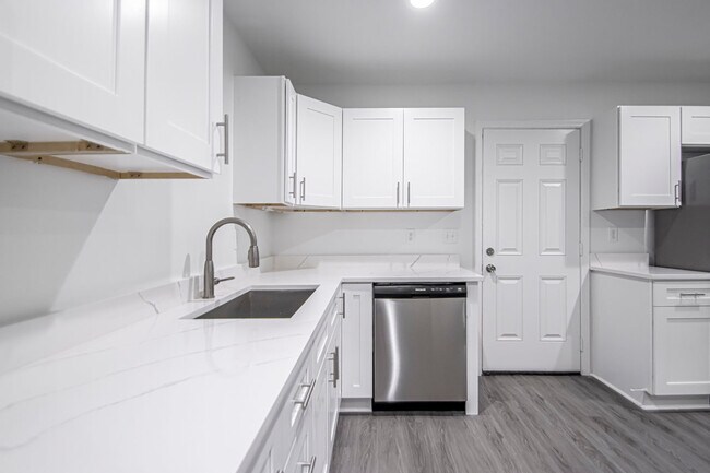 Building Photo - 306 S Schiller St