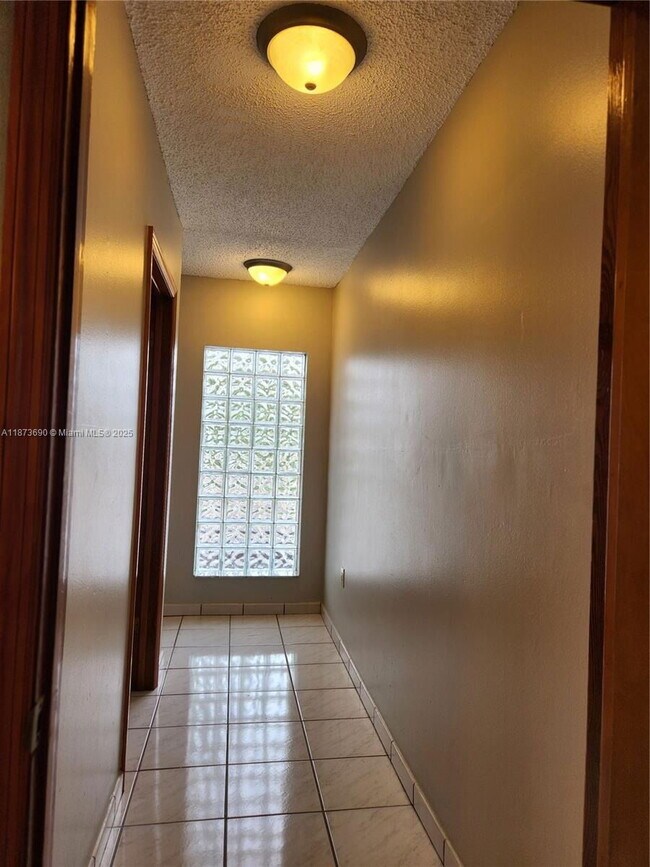 Building Photo - 3620 SW 106th Ave