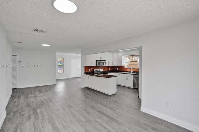 Building Photo - 3074 SW 17th St