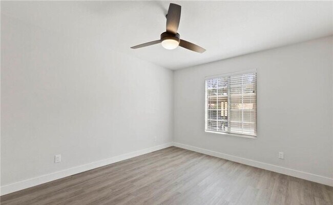 Building Photo - Upgraded 2 bedroom condo in guard gated co...