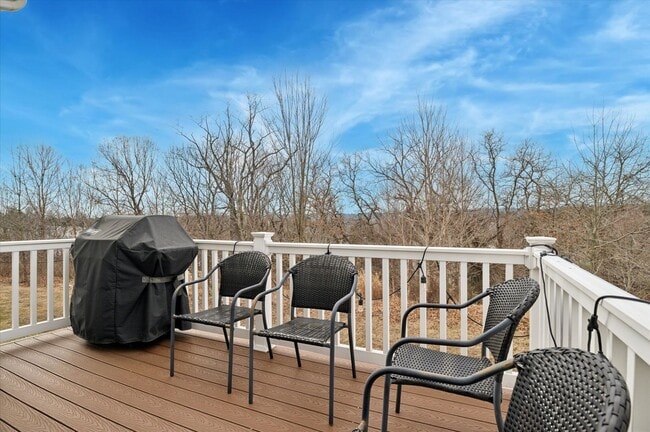 Building Photo - Stunning Town Home in Pike Creek