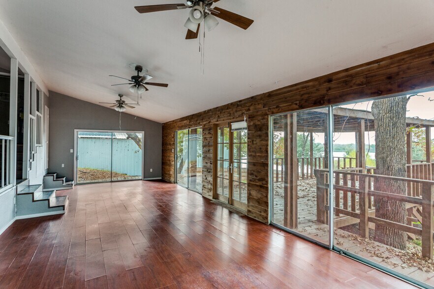 Building Photo - 1612 Woodview Dr