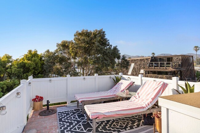 Building Photo - Ventura | Pierpont | 4 Bedroom + 3 Bathroom
