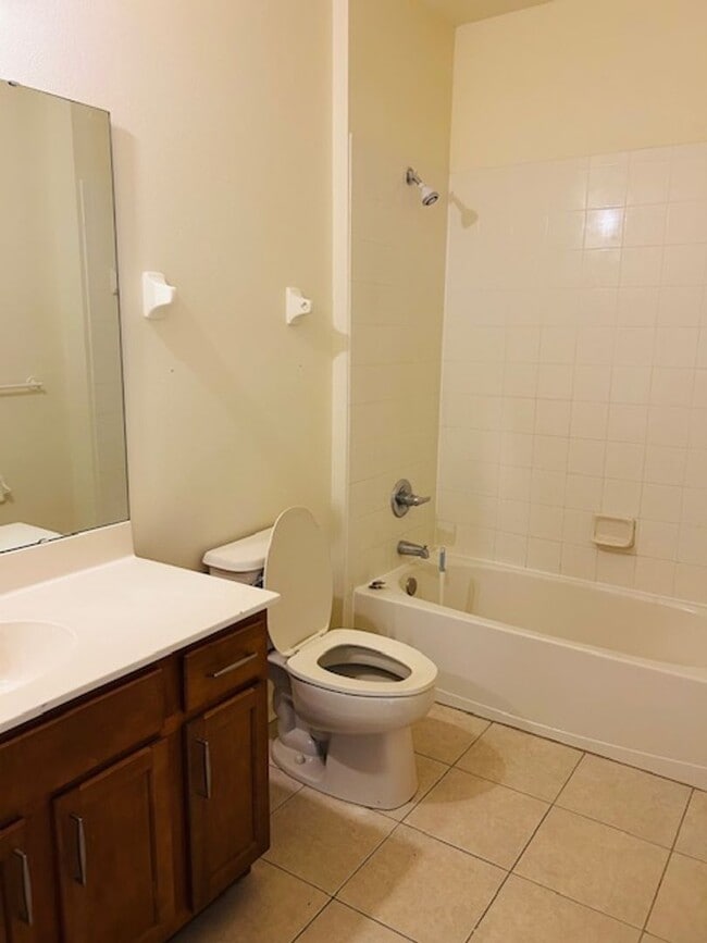 Building Photo - VICTORIA PARK 2-Story - 4 bedroom 2.5 bath 2 car garage AVAILABLE NOW - contact Karen Guardino, R...