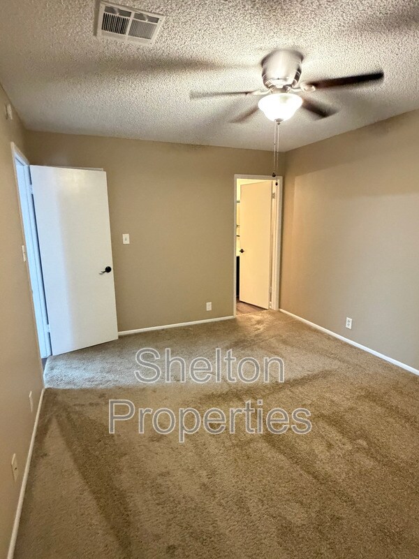 Building Photo - 501 W Tonopah Dr