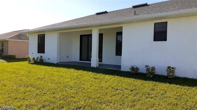 Building Photo - 1201 NE 18th Pl