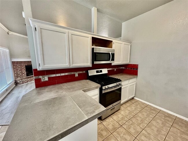 Building Photo - 11425 Wallace Ave