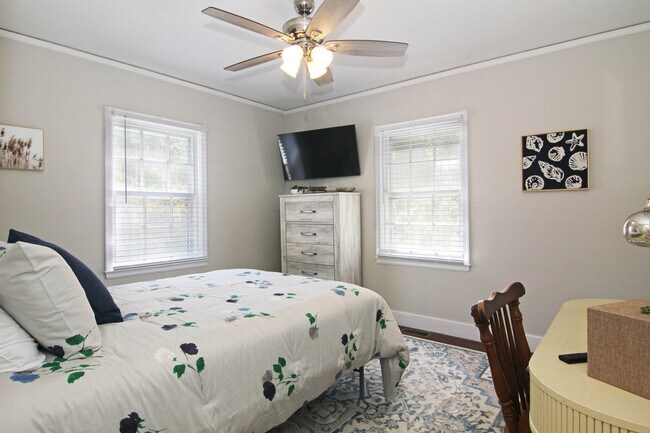 Building Photo - 3116 Camden Cir