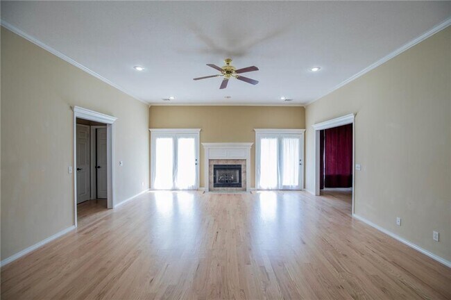 Building Photo - 115 NW Orchard Way