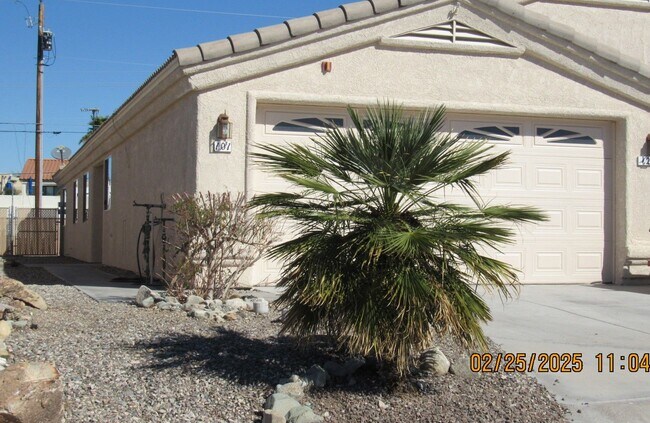 Building Photo - 2759 Palisades Dr