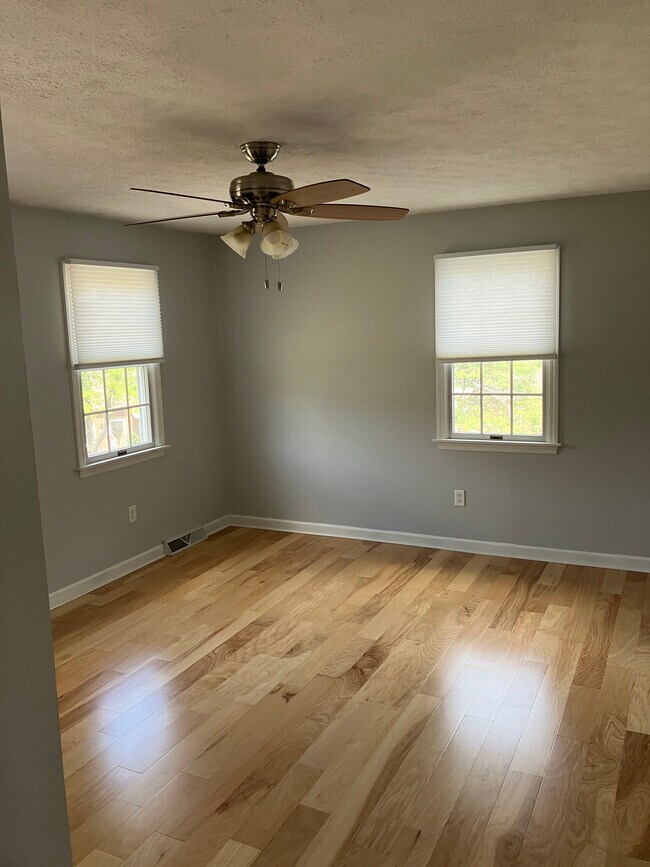 Building Photo - 77 Hennig Dr