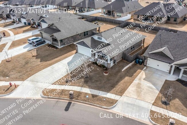 Building Photo - Stunning home in Choctaw