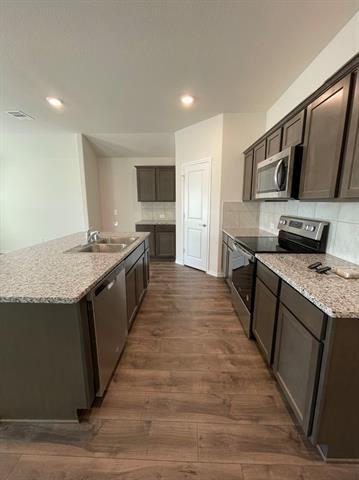 Building Photo - 708 English Dr